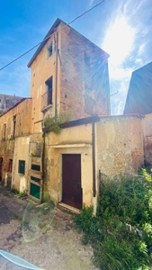 Casa Indipendente in vendita a Lamezia Terme via Spaventa