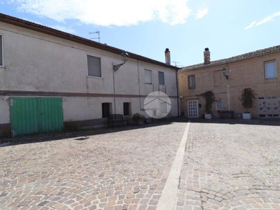 Casa Indipendente in vendita a Mosciano Sant'Angelo piazza del giglio, 7
