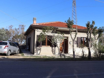Casa Indipendente in vendita a Mosciano Sant'Angelo via sp10, 50