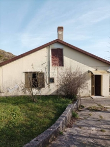 Casa Indipendente in vendita a Rivello strada Vicinale Roccazzo