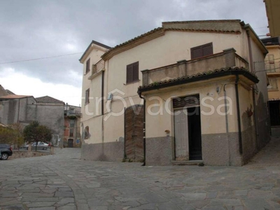 Casa Indipendente in vendita a Santa Caterina dello Ionio piazza Municipio