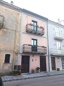 Casa Indipendente in vendita a Trecchina corso Umberto I