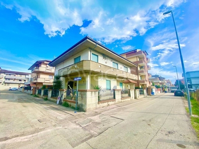 Casa Indipendente in vendita ad Alba Adriatica via Arno, 29