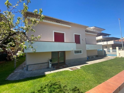 Casa Indipendente in vendita ad Alba Adriatica via Trento 59