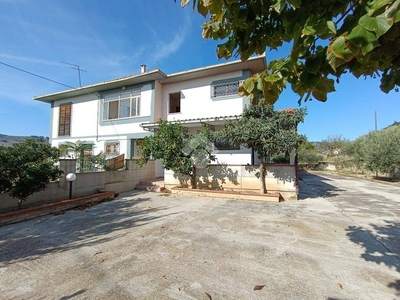 Casa Indipendente in vendita ad Atri contrada Monterone, 1