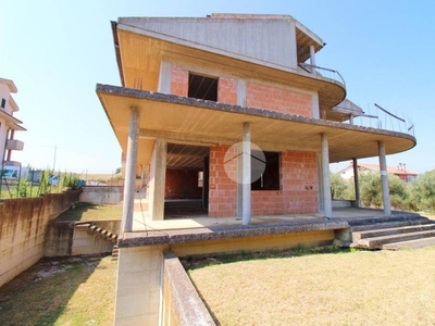 Casa Indipendente in vendita ad Atri via Falsacappa