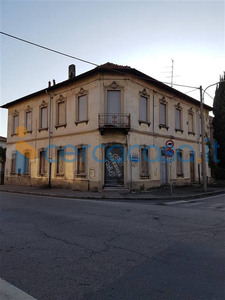 Casa singola da ristrutturare, in vendita in Via Checchi 16, Gallarate