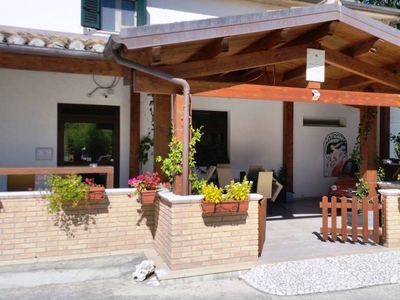 Casale in vendita a Isola del Gran Sasso d'Italia frazione Trignano, 72