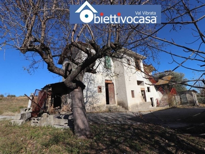 Casale in vendita a Nereto contrada Parignano, 35