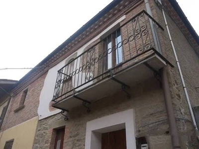 Casale in vendita a Rocca Santa Maria zona centrale Paranesi