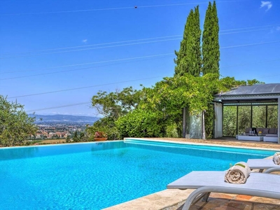 Confortevole casa a Foligno con barbecue, giardino e piscina