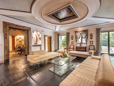 Prestigiosa Casa Indipendente di 800 mq in affitto Roma, Italia