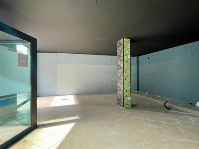 Immobile commerciale in Affitto a Siracusa, zona Tica-tisia, 1'000€, 125 m²