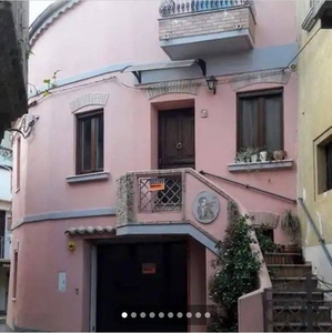 Intero Stabile in in vendita da privato a San Vito sullo Ionio via Camillo Benso di Cavour, 4
