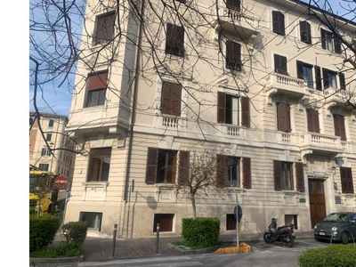 Ufficio in affitto a Ancona, Frazione Centro città