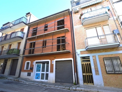 Palazzo in vendita a Lavello via Gaspare Broglio 24