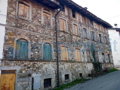 Rustico casale da ristrutturare, in vendita in Via Montello, Treppo Grande