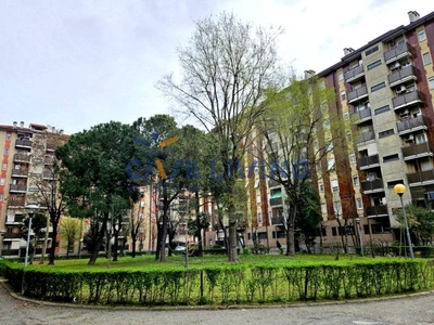 Trilocale in Vendita a Milano, zona Bonola, 220'000€, 90 m²
