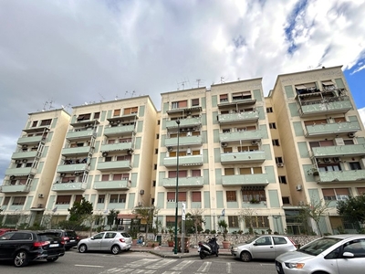 Trilocale in Vendita a Napoli, 150'000€, 84 m²