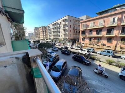 Trilocale in Vendita a Siracusa, zona Gelone, 120'000€, 127 m²