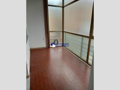 Ufficio in Affitto a Massa, 650€, 110 m²