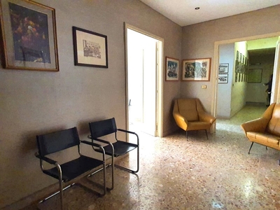Ufficio in Affitto a Palermo, 750€, 100 m², arredato