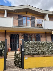 Villa a Schiera in in vendita da privato a Cermignano contrada Fonte Piana, 7