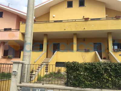 Villa a schiera in ottime condizioni in vendita a Sessa Aurunca