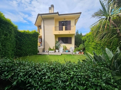 Villa a Schiera in vendita a Catanzaro viale Tommaso Campanella, 186