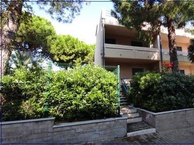 Villa a Schiera in vendita a Mosciano Sant'Angelo contrada Colle Imperatore