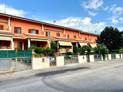 Villa a Schiera in vendita a Nereto strada Provinciale della Vibrata