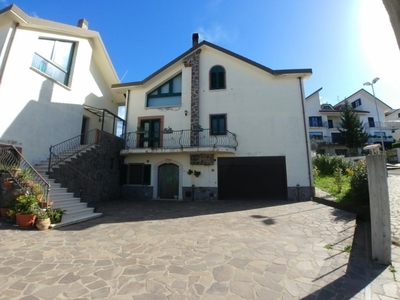 Villa a Schiera in vendita a San Fele via Sandro Pertini, 84