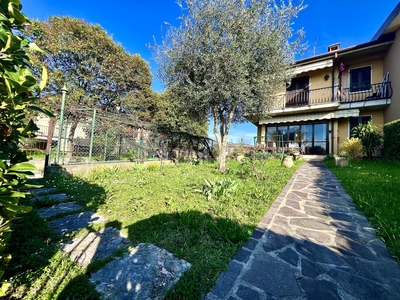 Villa Bifamiliare a Desenzano del Garda in Via Unità d'Italia, San Martino Della Battaglia