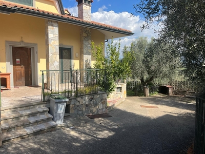 Villa Bifamiliare a Mentana in Via delle Vignole Piccole