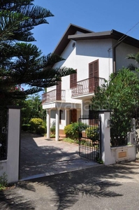 Villa Bifamiliare in in vendita da privato a Borgia via Firenze, 8
