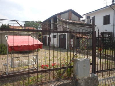 Villa bifamiliare in Vendita a Alessandria, zona Cabanette, 115'000€, 240 m²