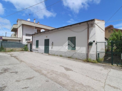 Villa Bifamiliare in vendita a Giulianova via Adige, 1