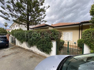 Villa Bifamiliare in vendita a Lamezia Terme via Ginepri