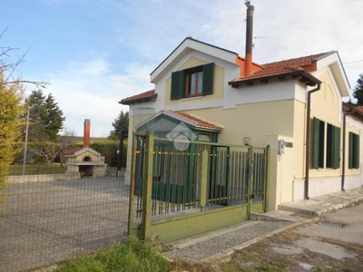 Villa Bifamiliare in vendita a Matera via Ungheria, 1