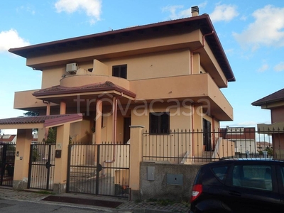 Villa Bifamiliare in vendita a Montepaone via Paolo Paoletti