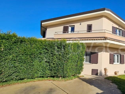Villa Bifamiliare in vendita a Montepaone via Salvatore Nisticò, 20