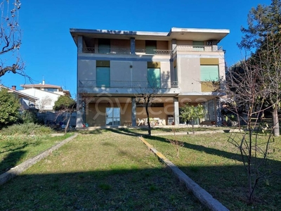Villa Bifamiliare in vendita a Nereto via Dante Alighieri