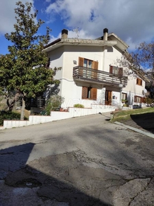 Villa Bifamiliare in vendita a Potenza via delle Primule, 84L