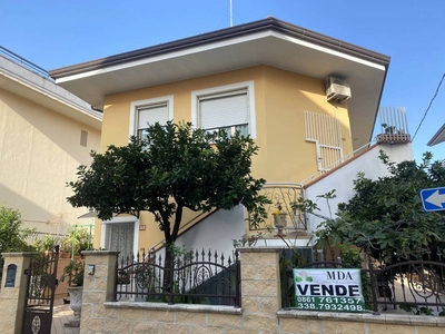 Villa Bifamiliare in vendita ad Alba Adriatica via Repubblica di San Marino, 5
