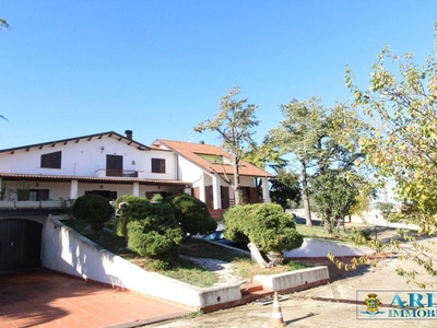 Villa Bifamiliare in vendita ad Atri via Cavalieri