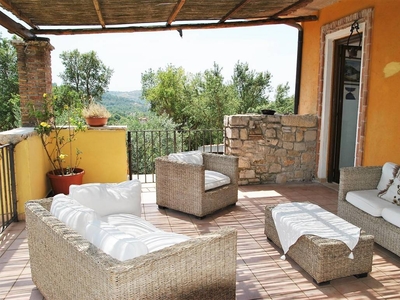 Casa a Calvi con barbecue, terrazza e giardino