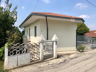 Villa in in vendita da privato a Bellante strada Provinciale Campli Giulianova