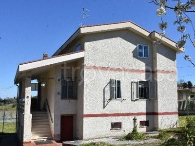 Villa in in vendita da privato a Colledara strada Provinciale di Isola del Gran Sasso d'Italia