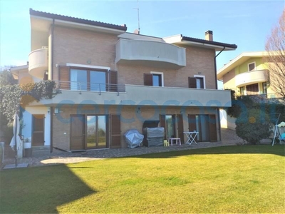 Villa in ottime condizioni, in vendita in Strada Fonte Borea - Colle Del Telegrafo, Pescara