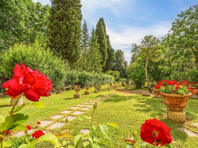 Villa in Vendita a Arezzo, 2'100'000€, 1200 m²